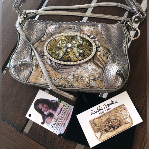 NWOT Metallic  Silver/ Gold  Shoulder Bag with Jeweled Medallion - Picture 5 of 8